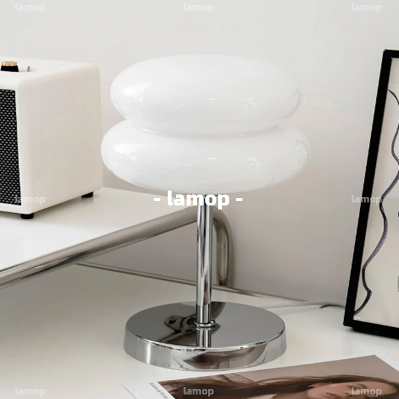 Lighting Decoration In Bedroom - مصباح طاولة باوهاوس كريم-جلوب بتصميم منتصف