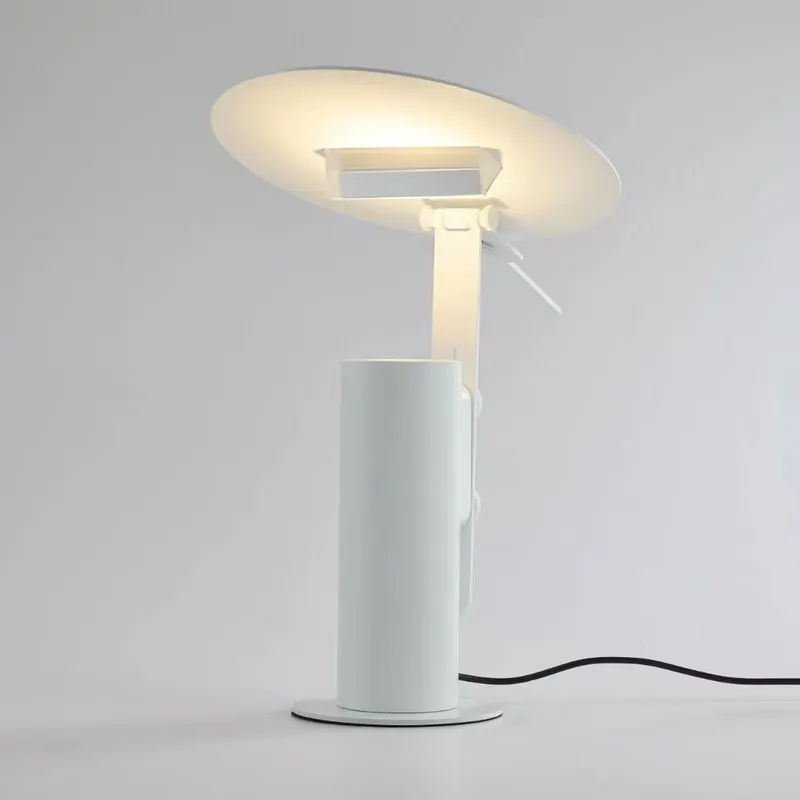 Lighting Decoration In Bedroom - مصباح طاولة LED حديث وإبداعي بتصميم