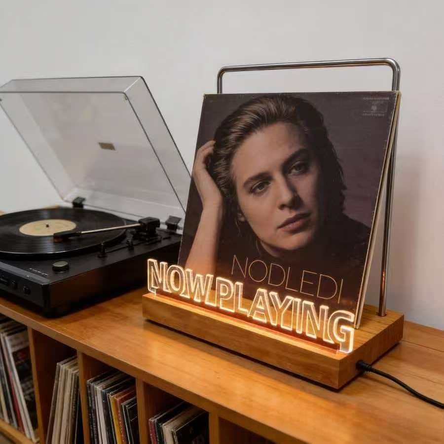 حامل أسطوانات فينيل مضيء من ال - مراجعة Lighting Decoration Stand وسعره